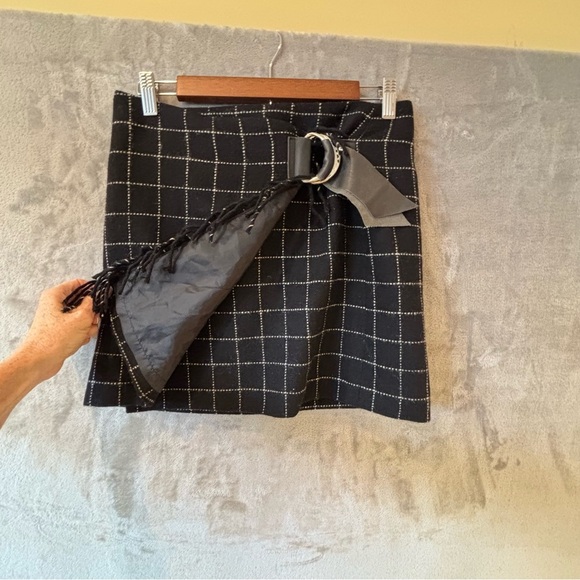 RalphLauren 100%Wool Mini Skirt Leather/Buckle/Fringe Sz 4 Grunge Y2K Classic - Picture 3 of 9